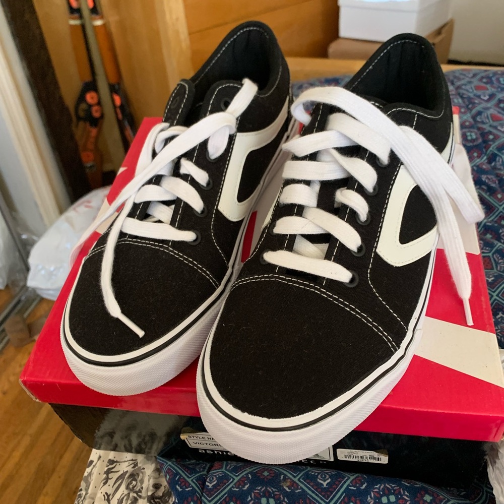Never worn No Boundaries Casual Shoes